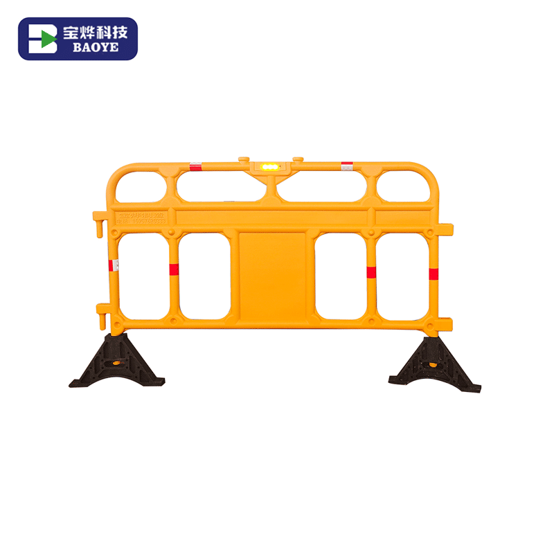 1.6meter Plastic Road Safety Barrier Traffic Barricade With Built-in Warning Light for Construction Sites